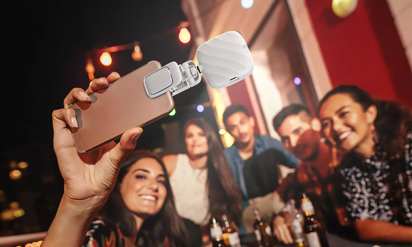 Clip-on Phone Selfie Light with 3 Lights and Infinite Adjustment Modes