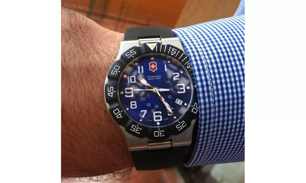 Victorinox Swiss Army Men's 'Summit XLT' Rubber Strap Watch - Second Medium