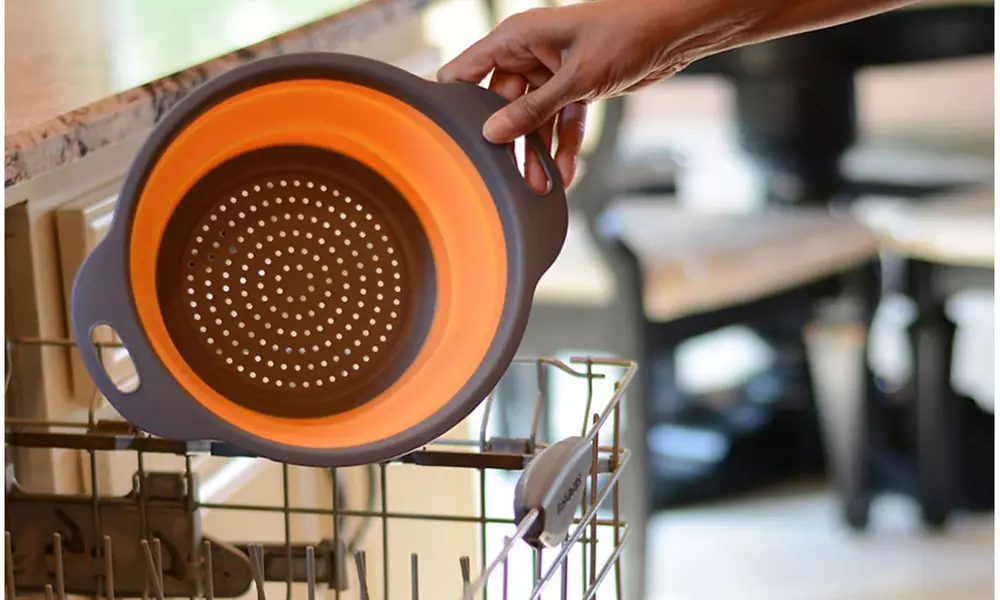 3-in-1 Collapsible Strainer, Salad Bowl, and Multipurpose Holder (2-Pack) - Second Medium