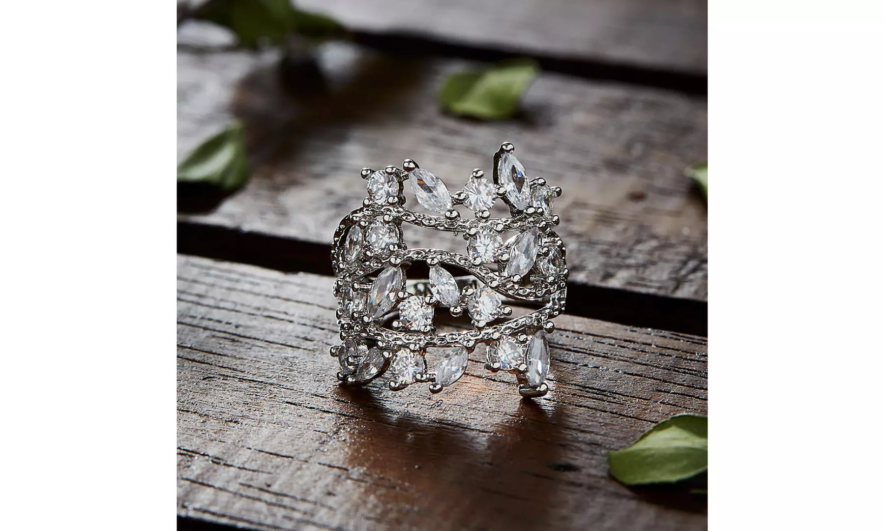 18k White Gold Leaf Ring Made With crystals from Swarovski