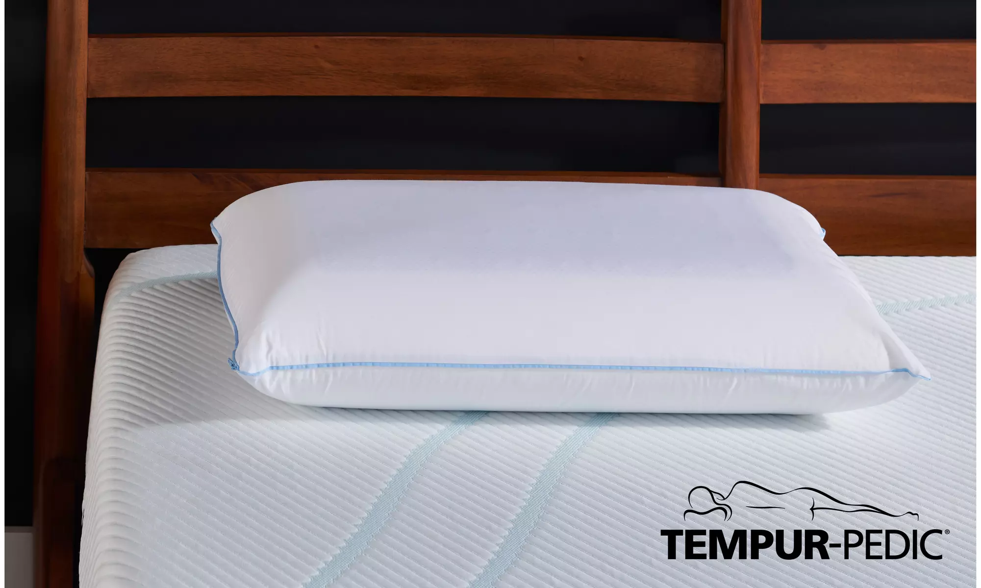 Tempur-Pedic TEMPUR-Cloud Breeze Dual Cooling Pillow - Primary Image