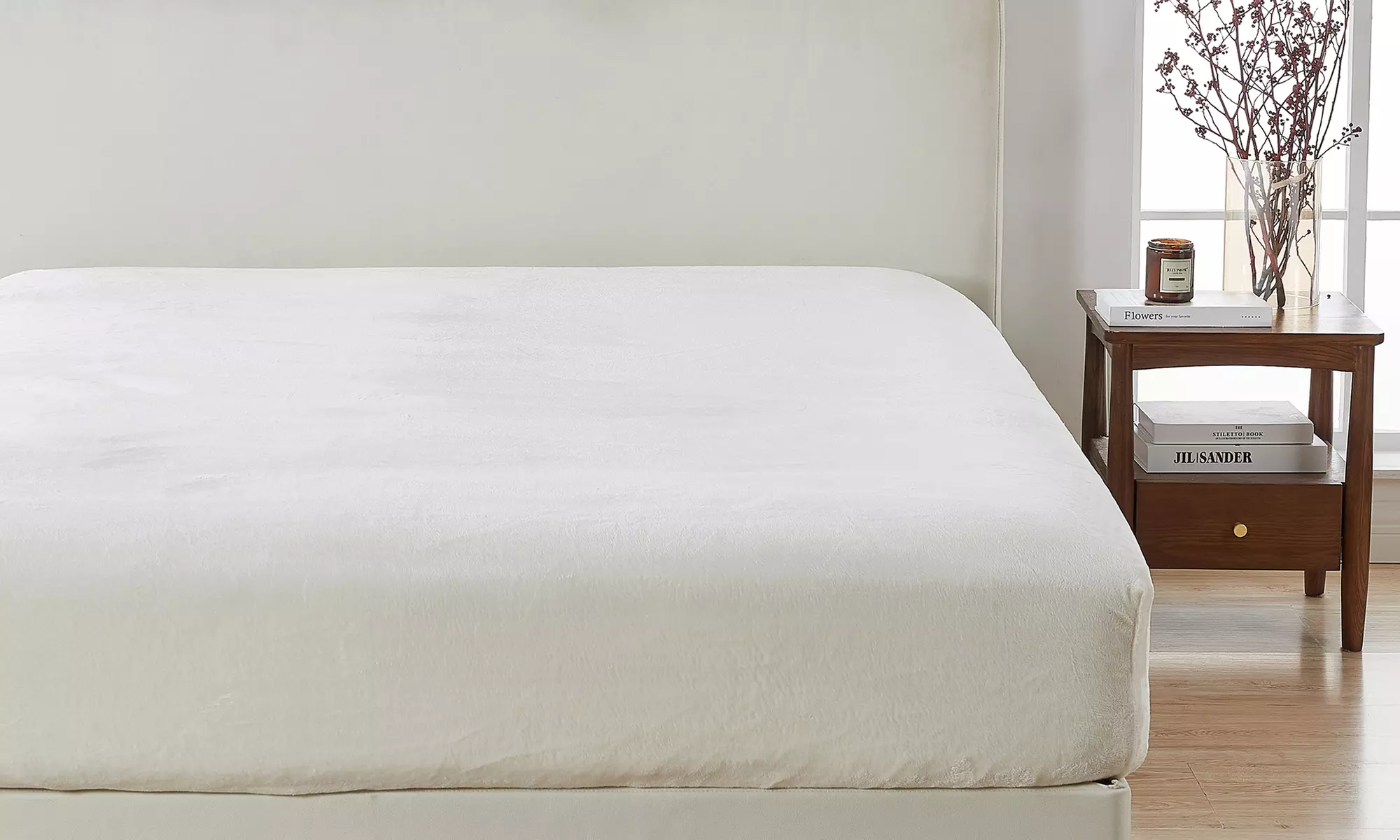 FreshFolds Ultra Soft Velvet Plush Fitted Sheet