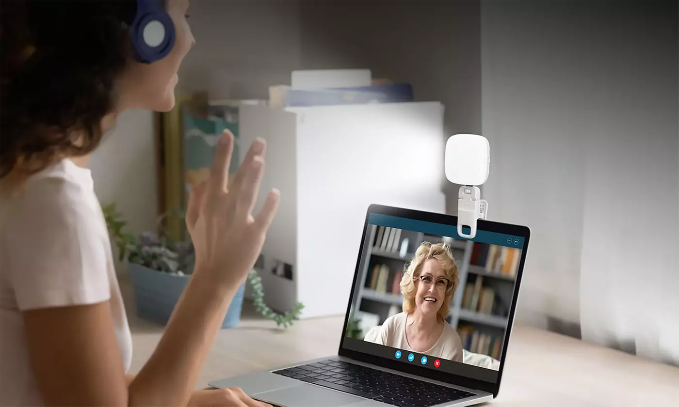 Clip-on Phone Selfie Light with 3 Lights and Infinite Adjustment Modes