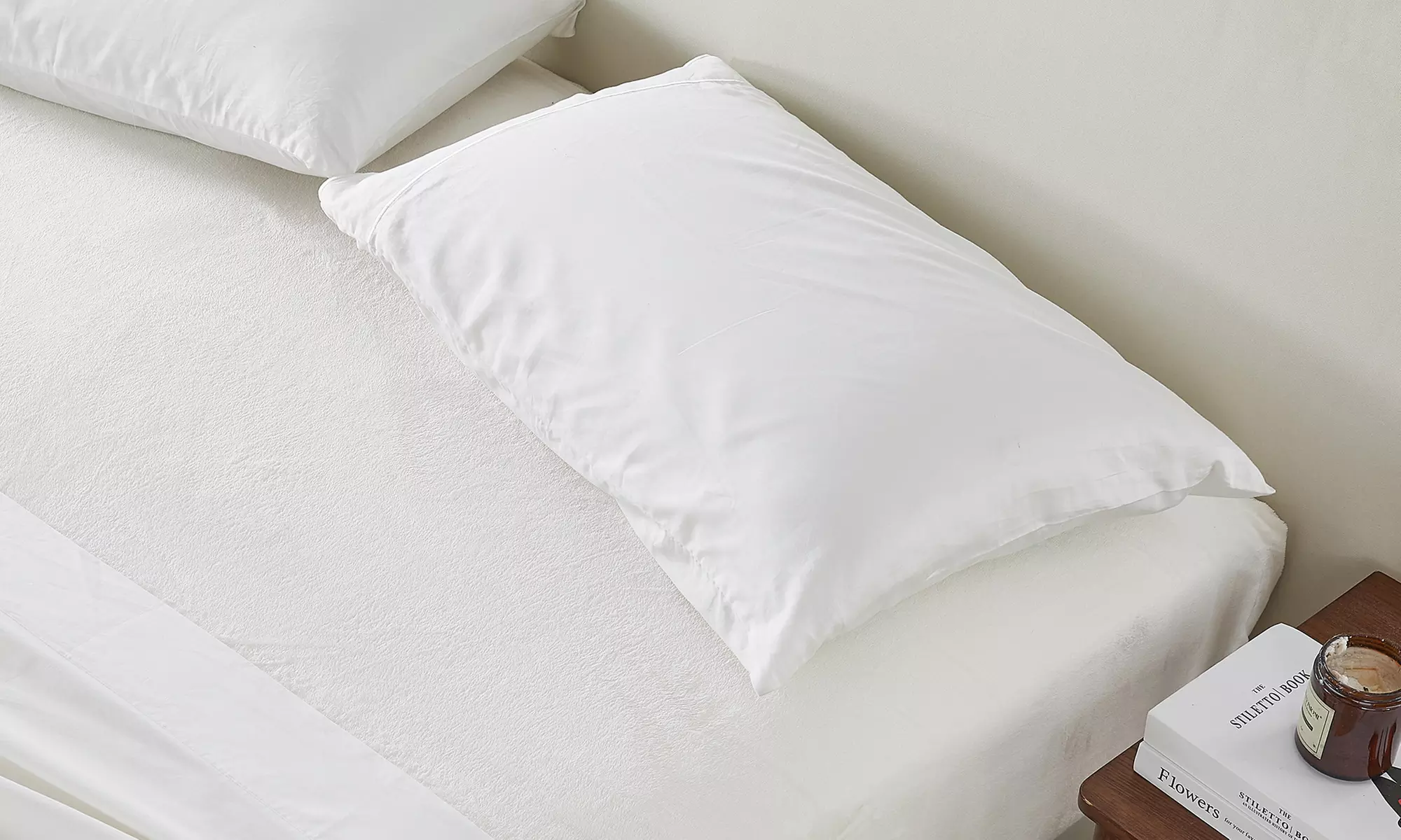 FreshFolds Ultra Soft Velvet Plush Fitted Sheet