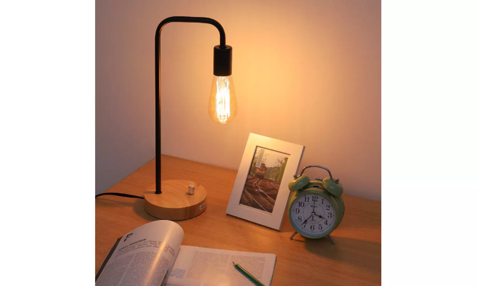 Creative table lamp Modern Bedside Light Fixtures for Bedroom Living Room