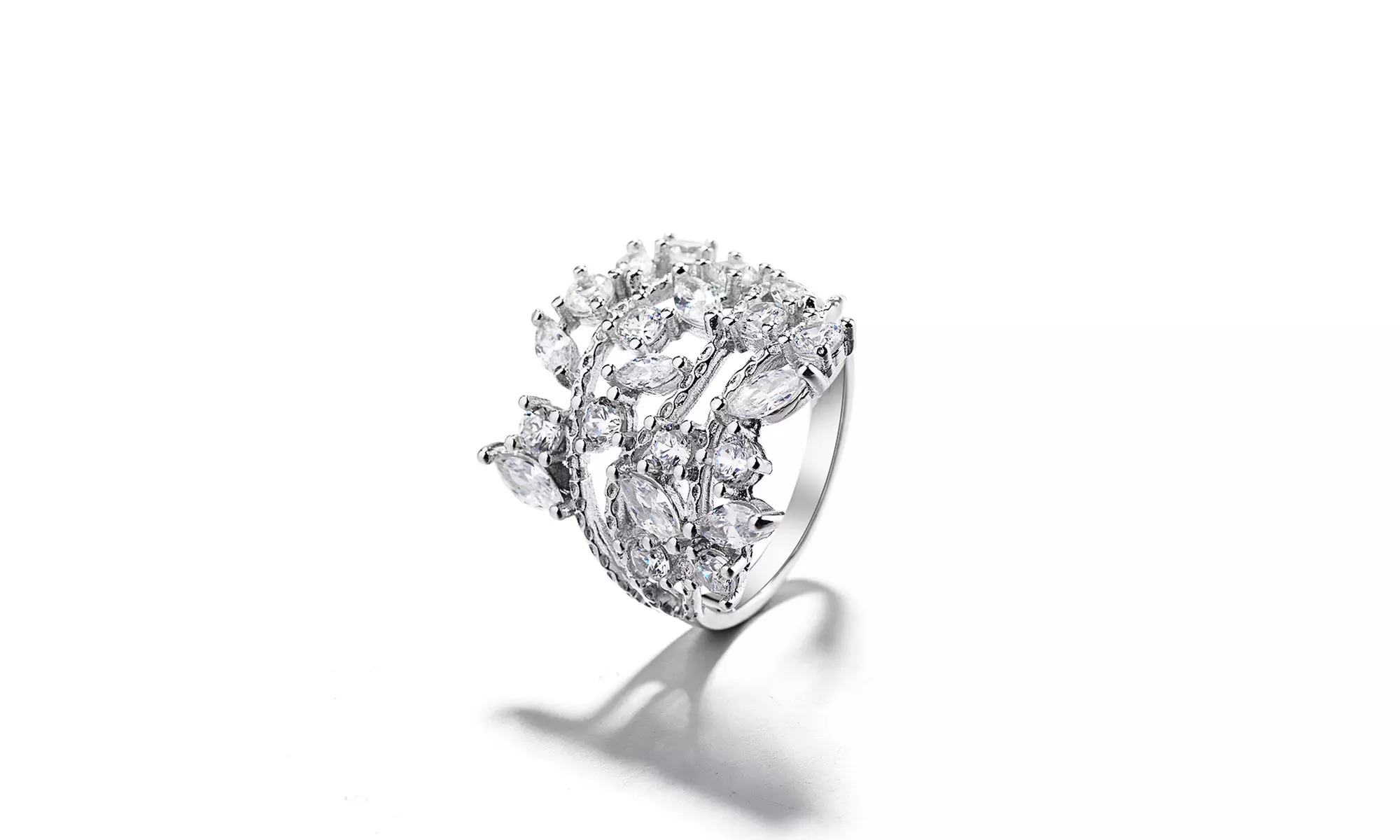 18k White Gold Leaf Ring Made With crystals from Swarovski