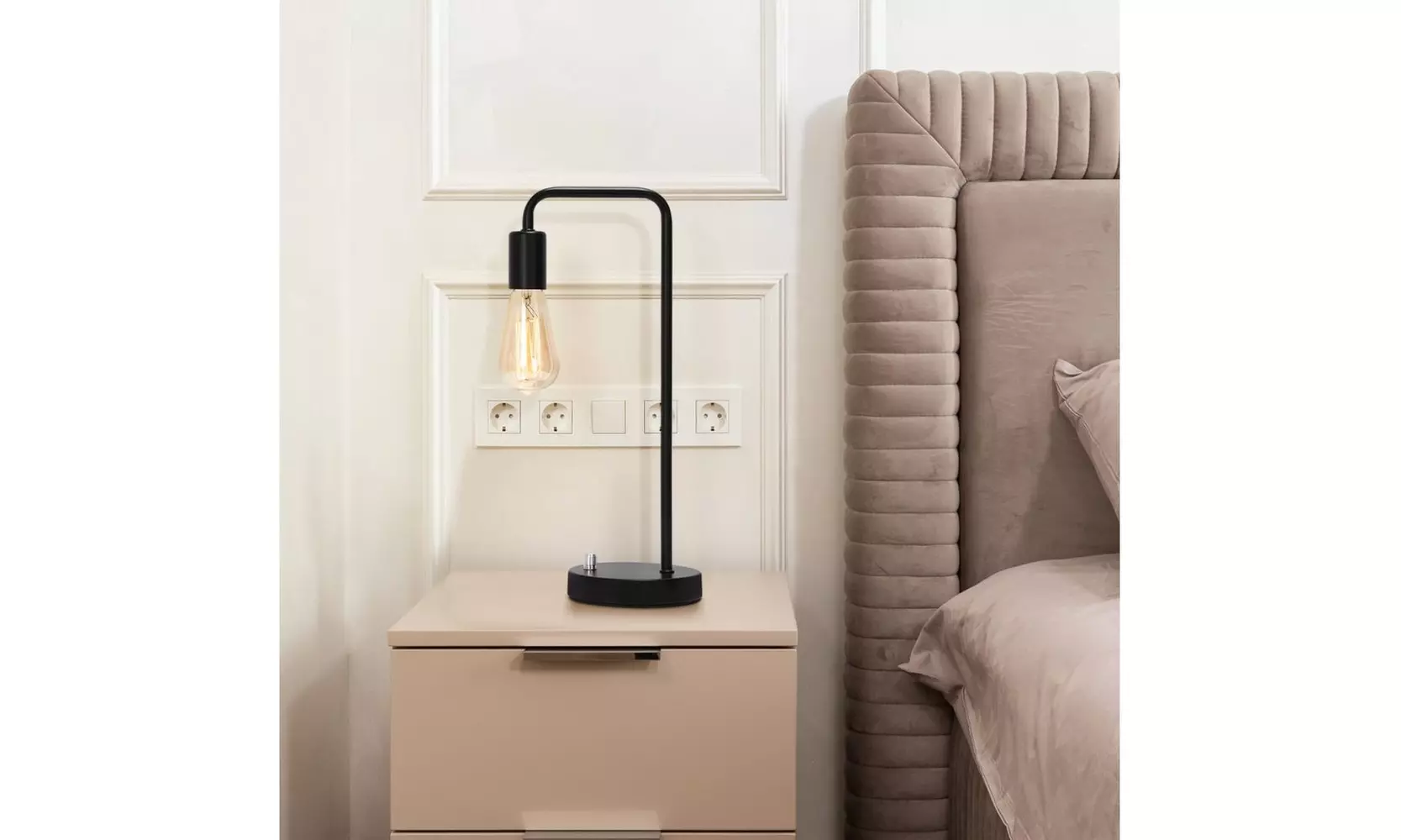 Creative table lamp Modern Bedside Light Fixtures for Bedroom Living Room