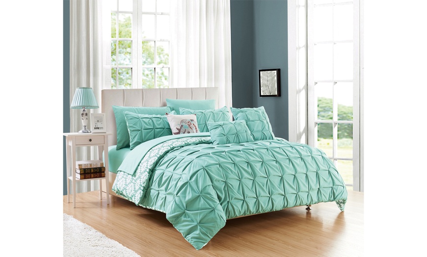 Twin (7 or 8) or 10 (K/Q) Piece Ruffled REVERSIBLE Comforter Set With ...