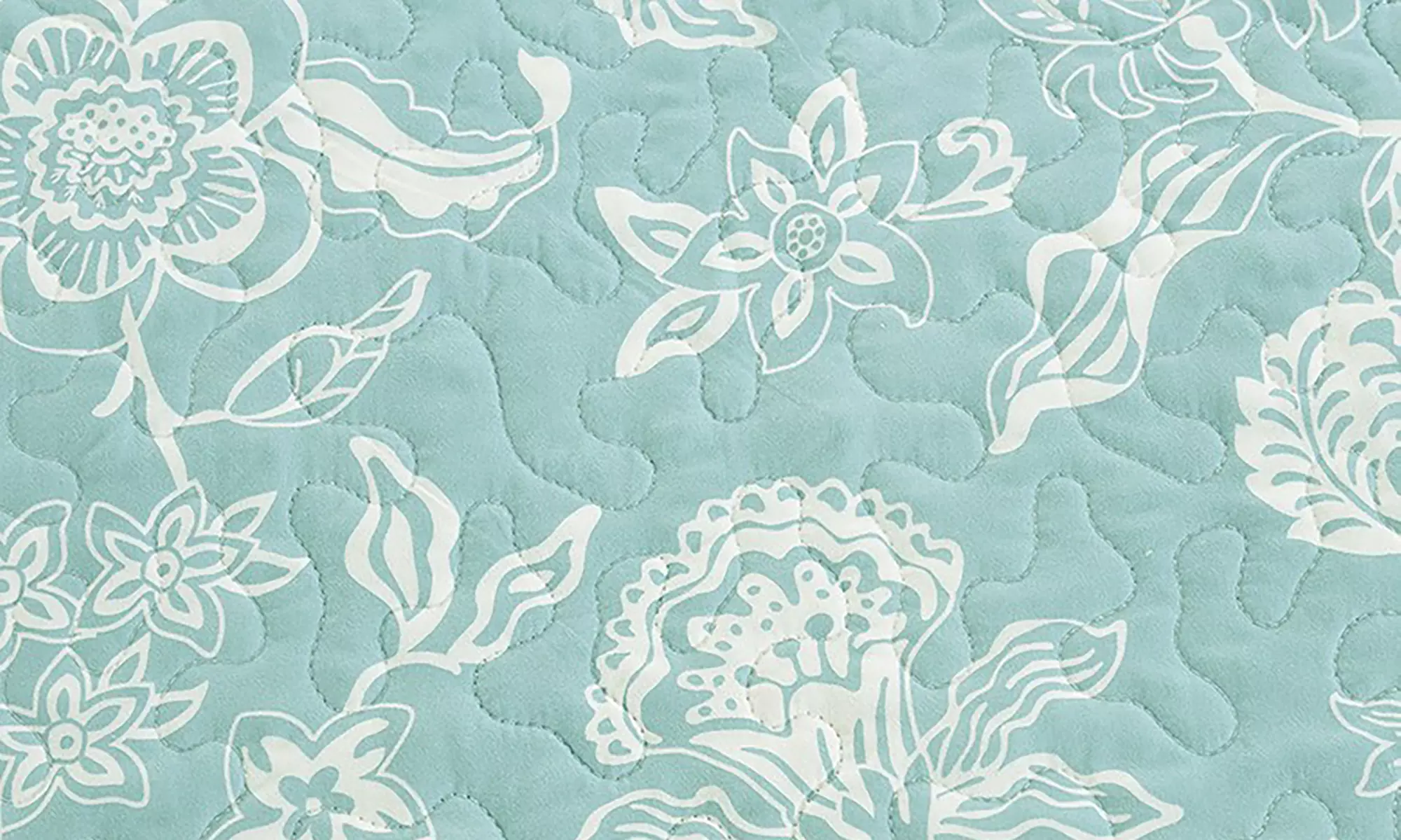 Reversible Floral Bloom Quilt Set Bedspread (2- or 3-Piece)