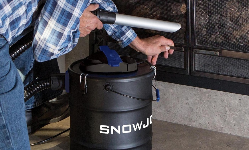 Image 1: Snow Joe ASHJ202 5 Amp 4.8-Gallon Ash Vacuum