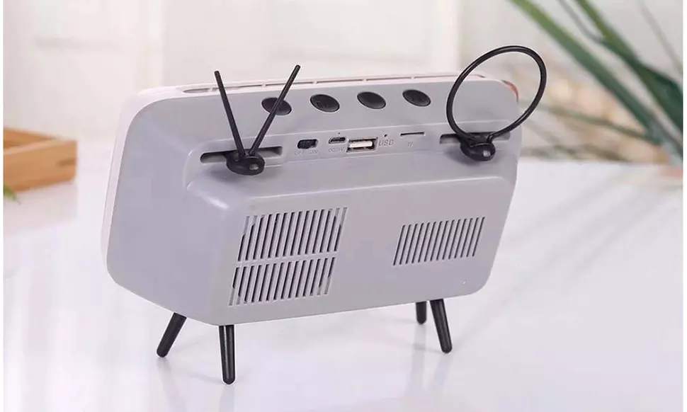 Retro TV Bluetooth speaker and smartphone holder - Second Medium