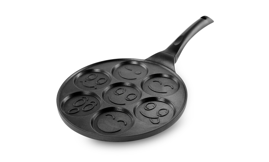 MegaChef Happy Face Emoji 10.5 Inch Aluminum Nonstick Pancake Maker Pan ...