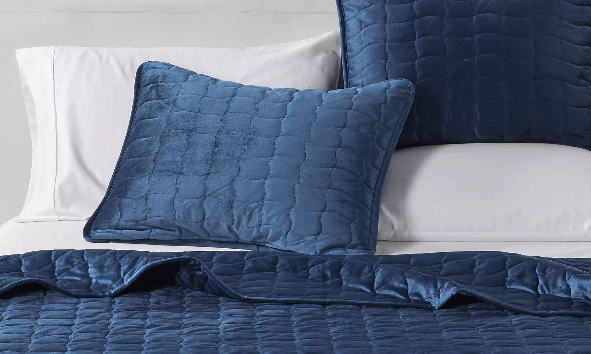 FreshFolds Luxury Velvet Stitched Quilt Set