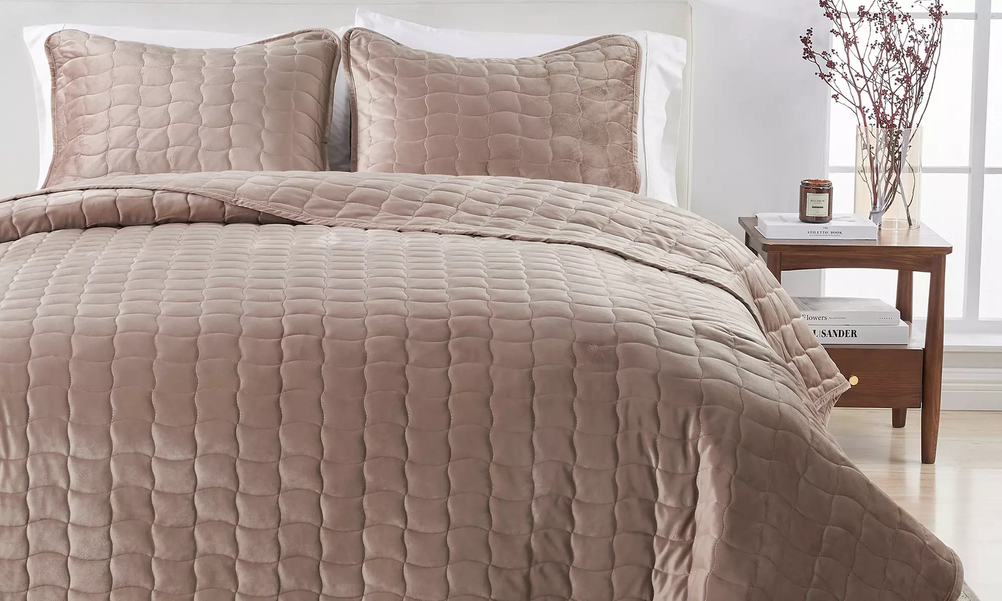 FreshFolds Luxury Velvet Stitched Quilt Set