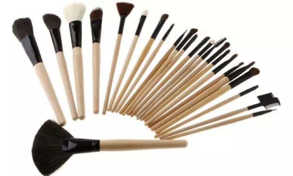 Full-Coverage Makeup Brush Kit with Vegan-Leather Case (25-Piece) - Image 5