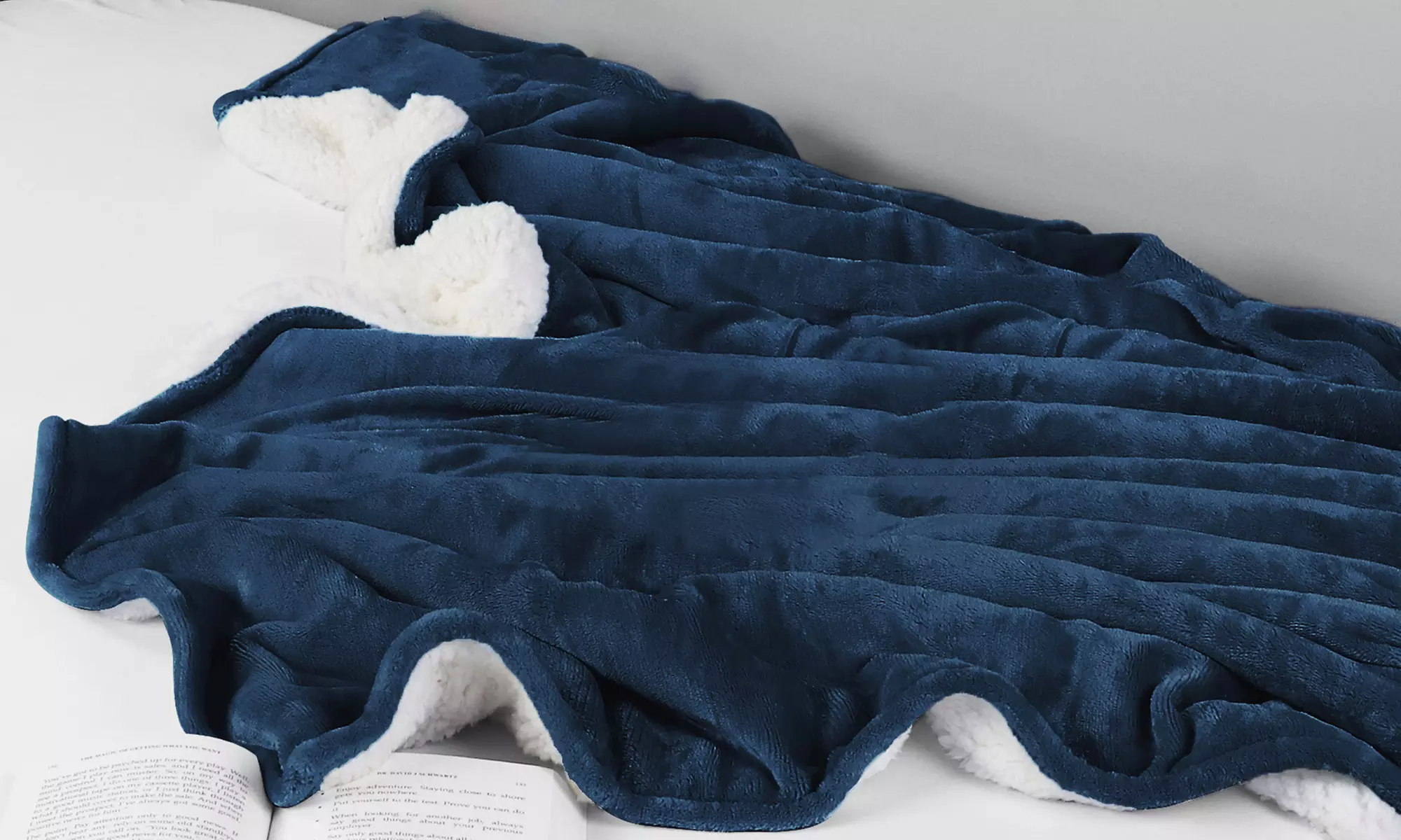 Ultra-Soft Velvet Plush Reversible Sherpa Blanket
