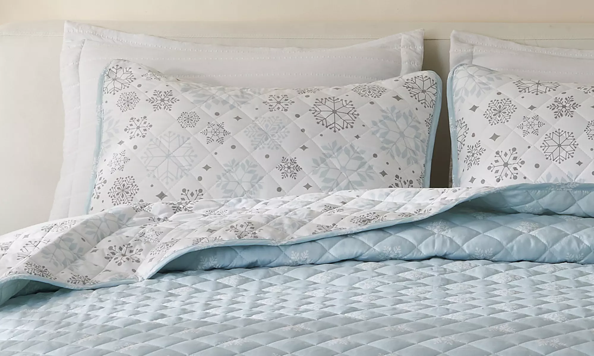 Reversible Winter Printed Quilt Set with Shams (2 or 3-Piece)