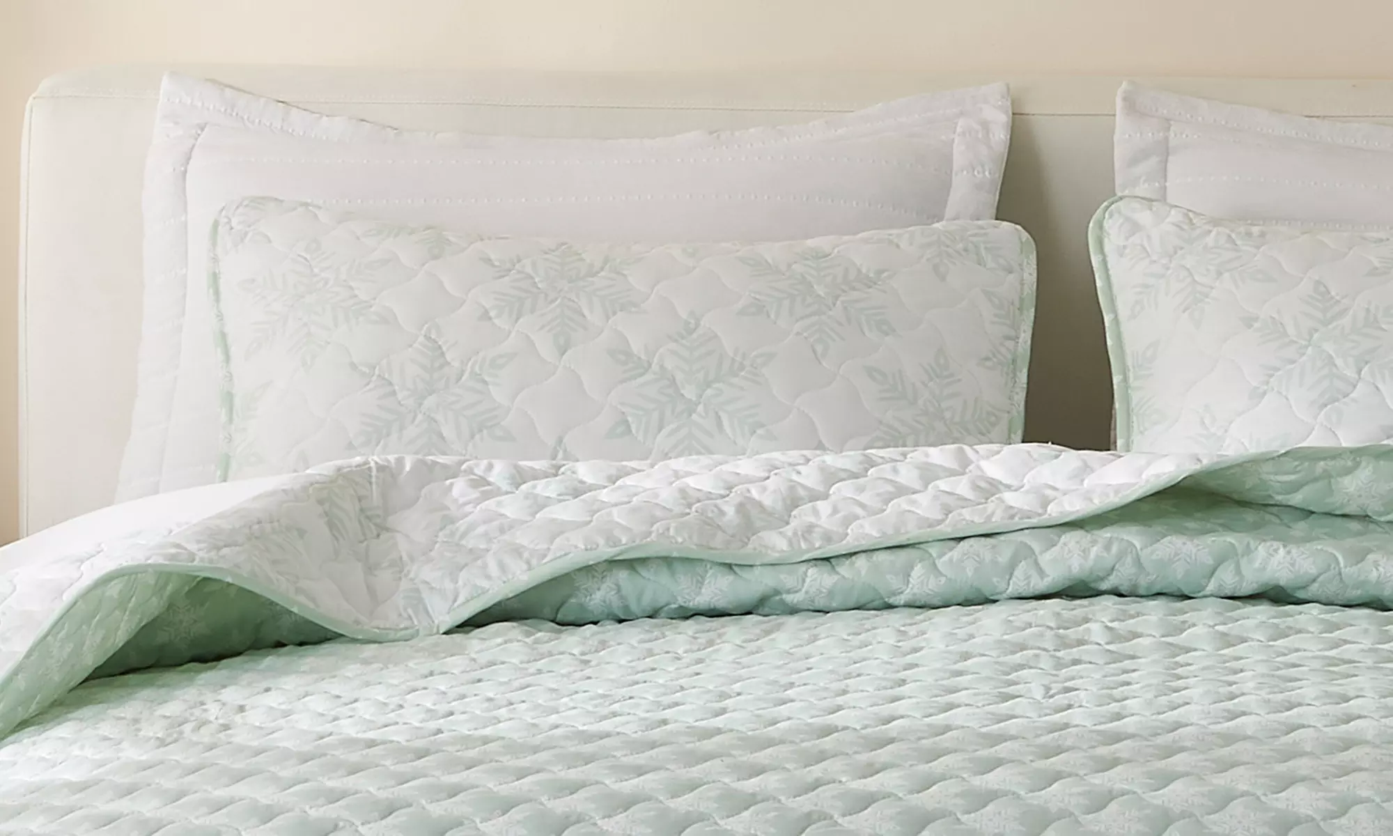 Reversible Winter Printed Quilt Set with Shams (2 or 3-Piece)