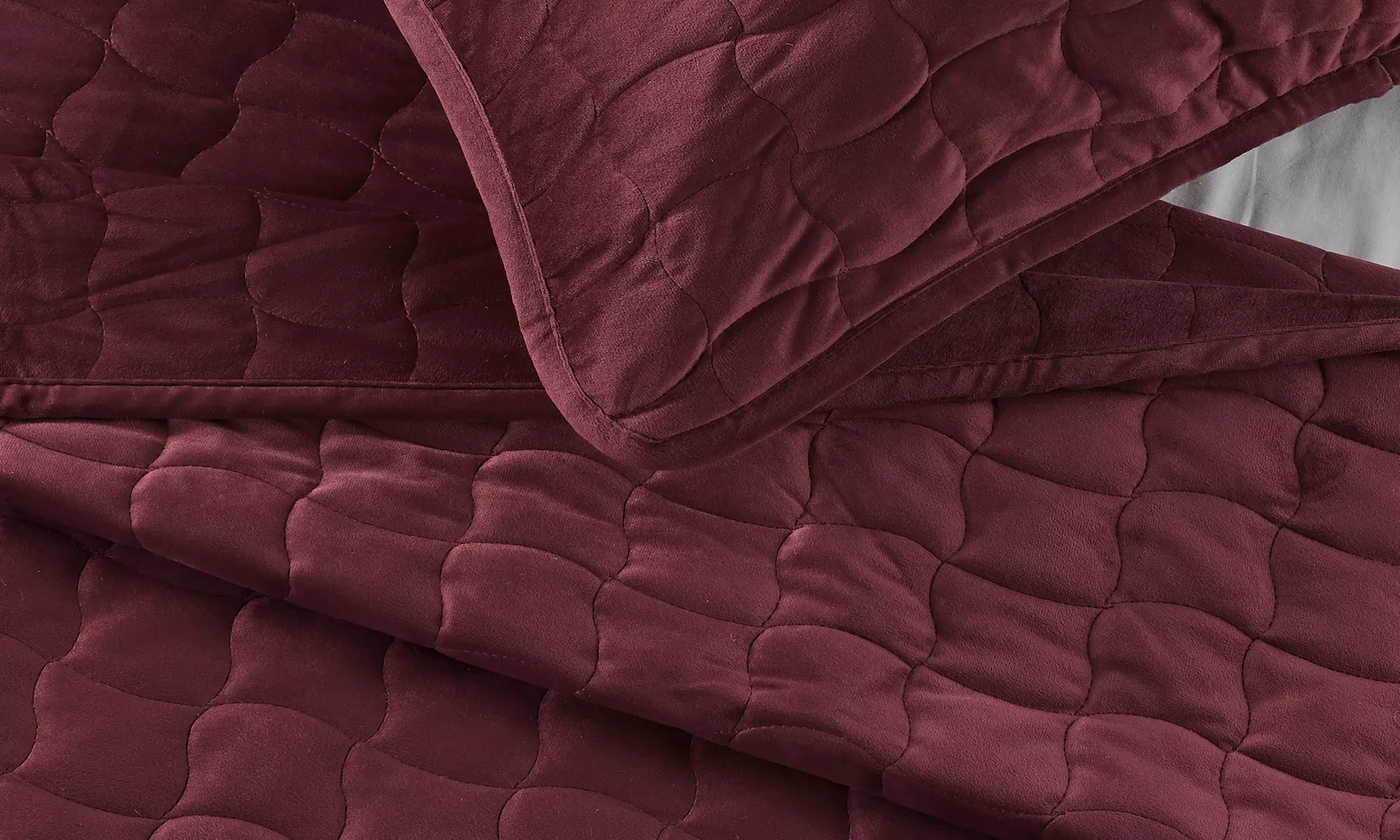 FreshFolds Luxury Velvet Stitched Quilt Set