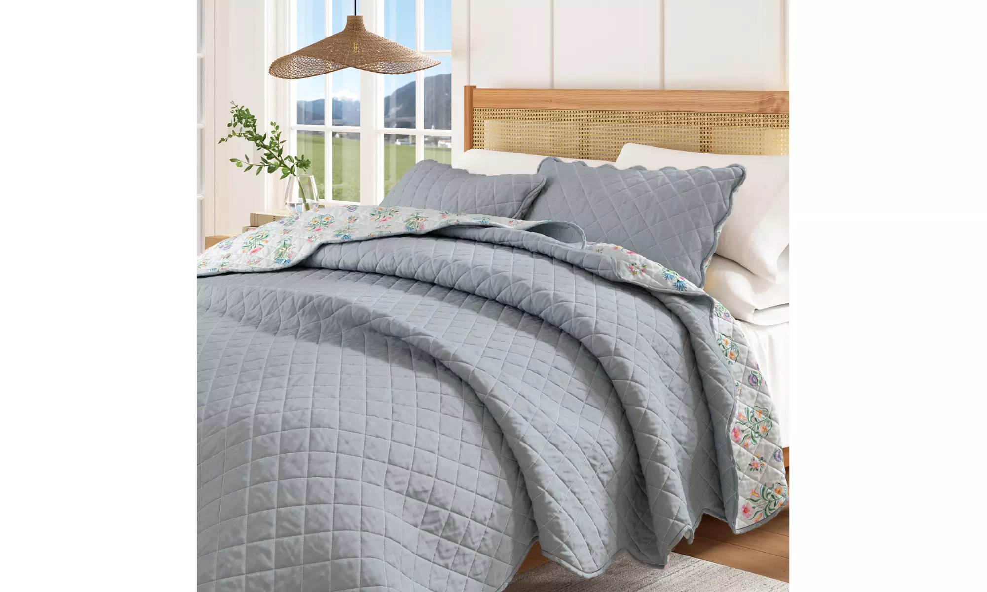 Floral Printed Scalloped Cotton Quilt Set