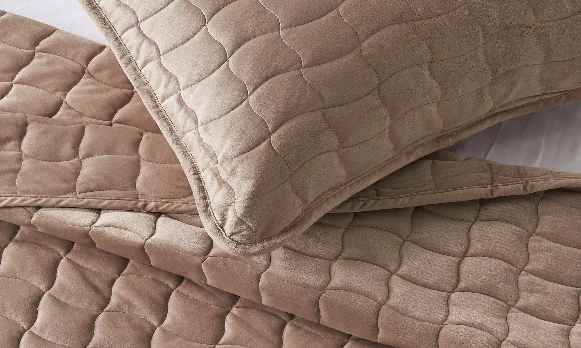 FreshFolds Luxury Velvet Stitched Quilt Set