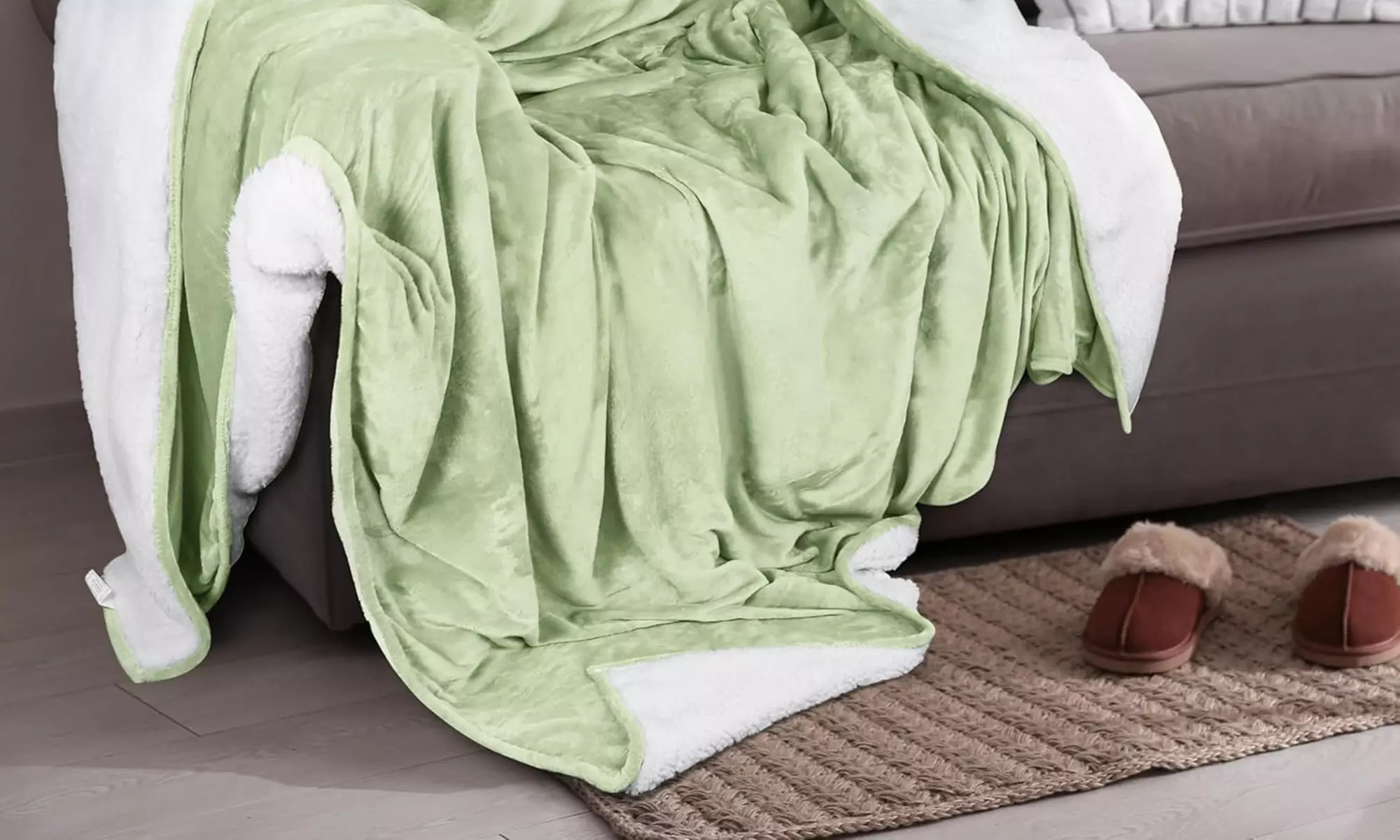 Ultra-Soft Velvet Plush Reversible Sherpa Blanket