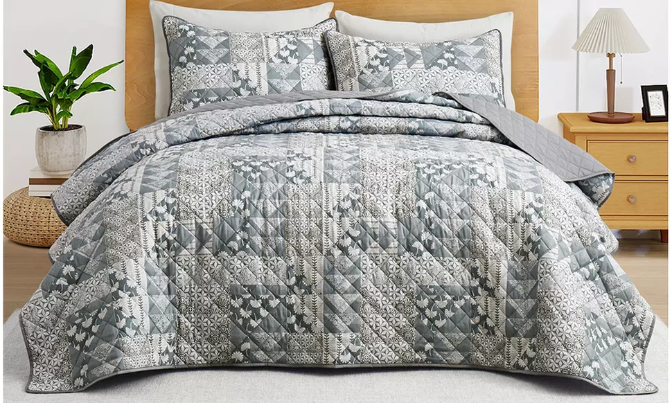Peace Nest Soft Reversible Print Quilted Coverlet Set