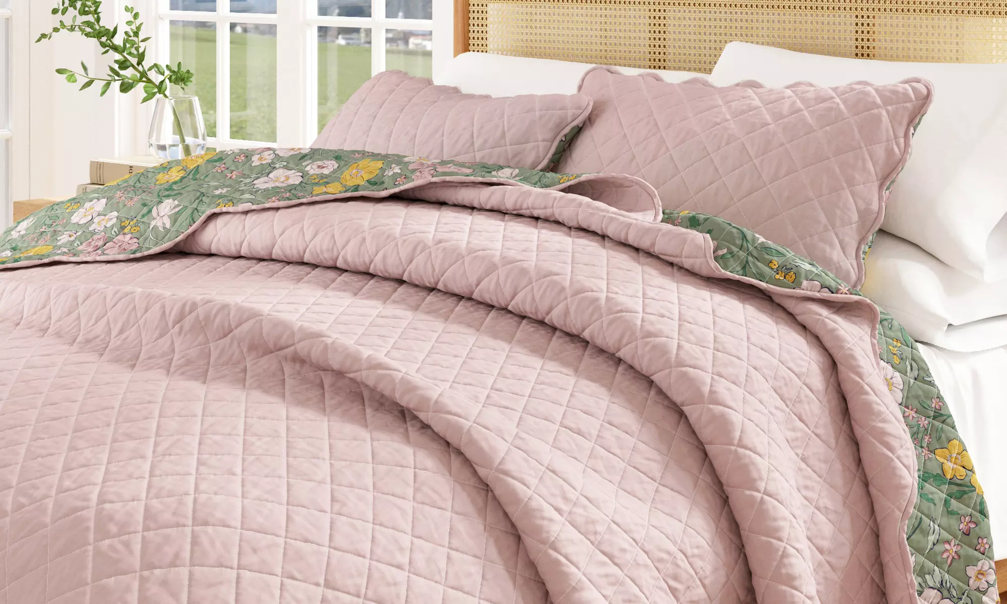 Floral Printed Scalloped Cotton Quilt Set
