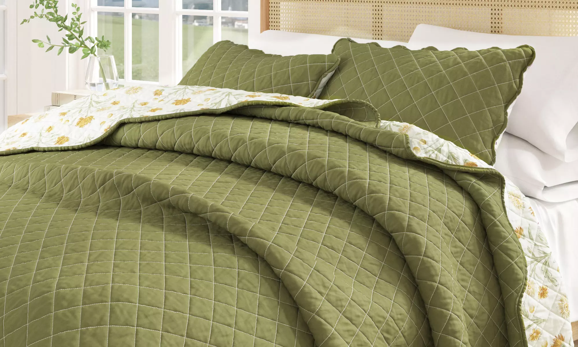 Floral Printed Scalloped Cotton Quilt Set