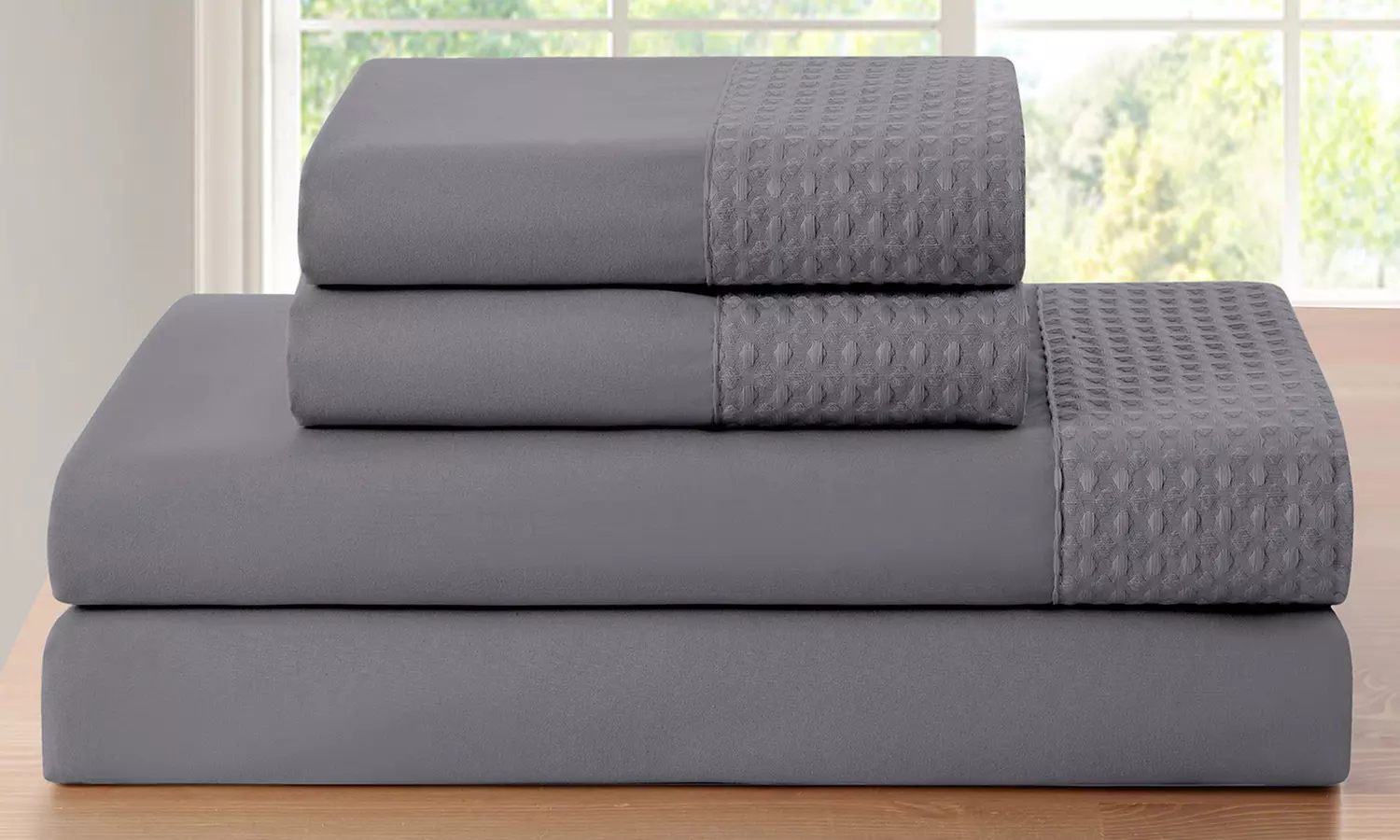 Bamboo 4-Piece 1800 Thread Count luxurious Ultra-soft Waffle Hem Sheet Set
