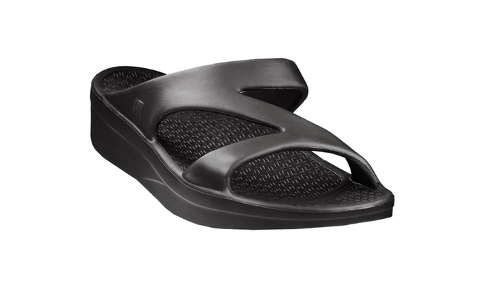 telic women's flip flops