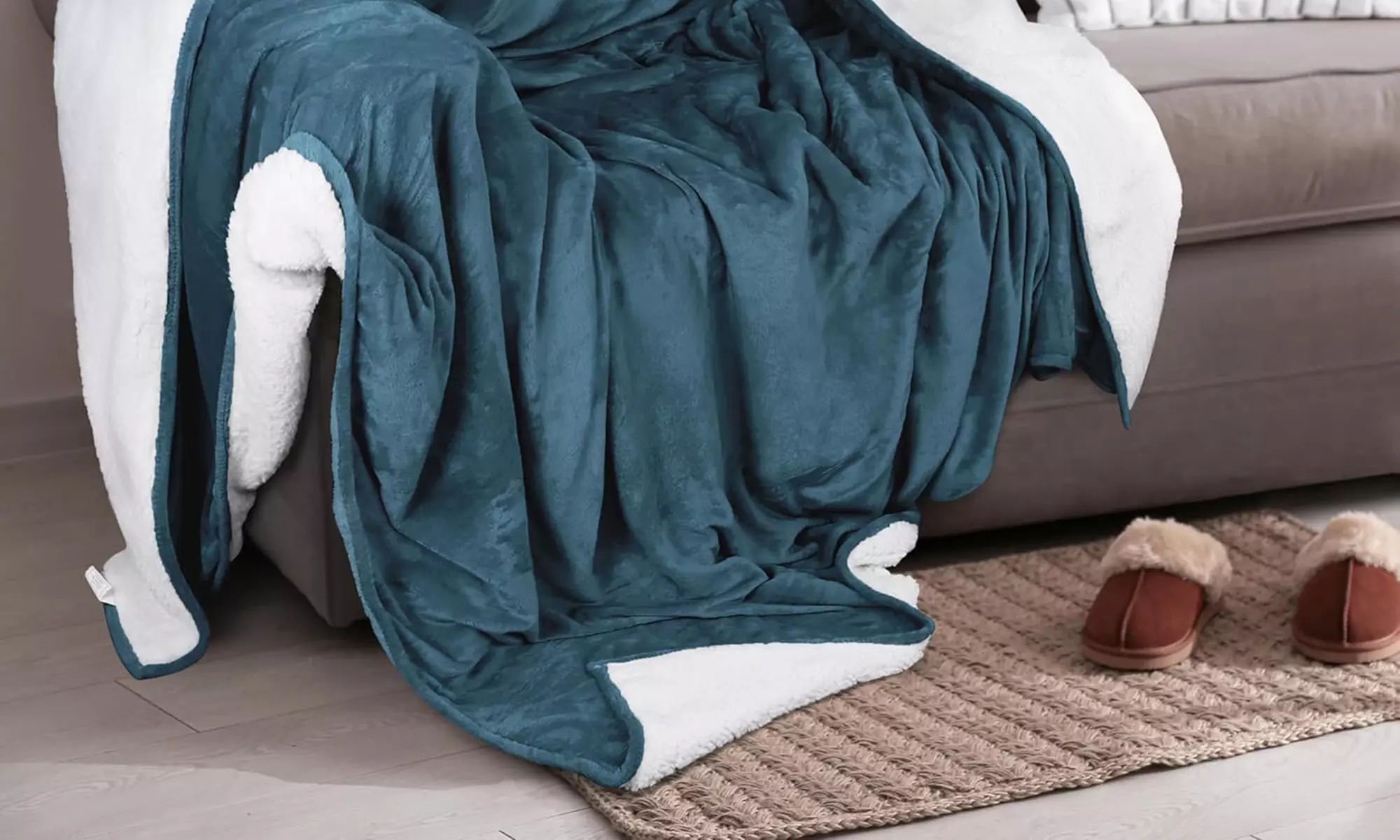 Ultra-Soft Velvet Plush Reversible Sherpa Blanket