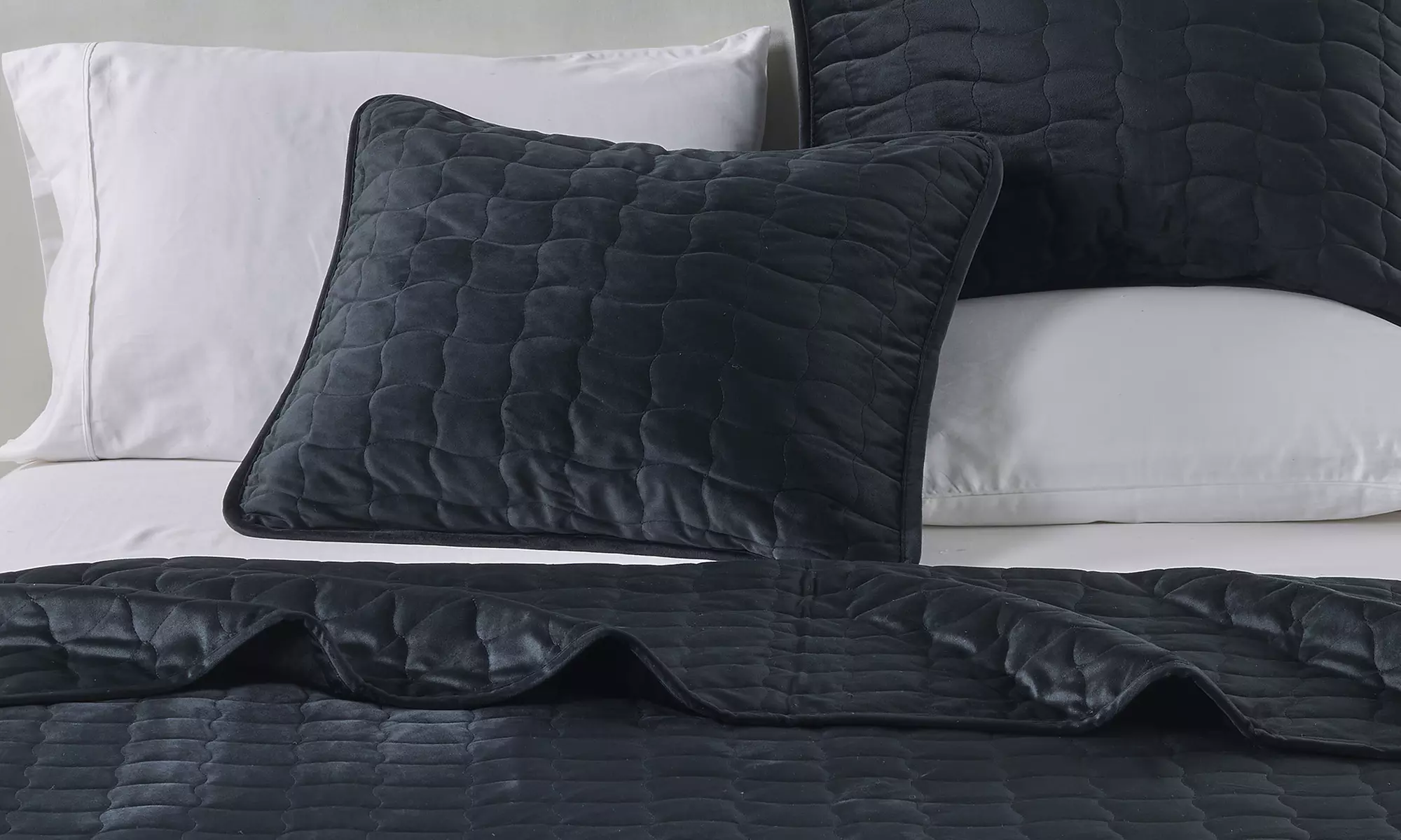 FreshFolds Luxury Velvet Stitched Quilt Set