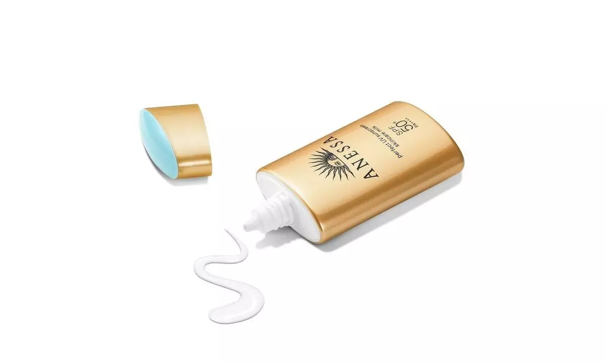 Sunscreen skincare milk SPF50 Shiseido Anessa Perfect UV - Primary Image