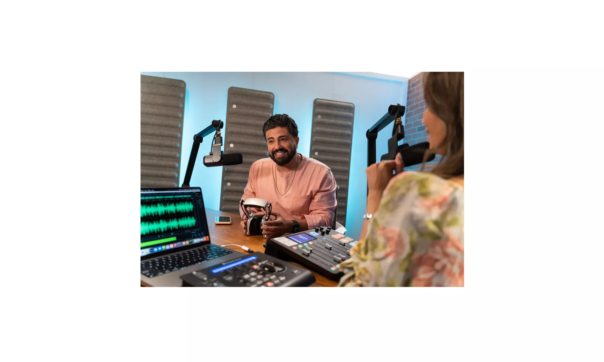 Logitech Blue Sona Active Dynamic XLR Broadcast Mic with ClearAmp (Graphite) - Second Medium