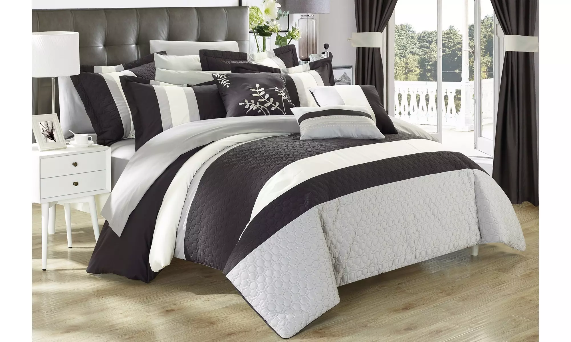 24 Piece Vincenza Complete Bedroom Set Bed In a Bag Comforter With sheet set - Primary Image