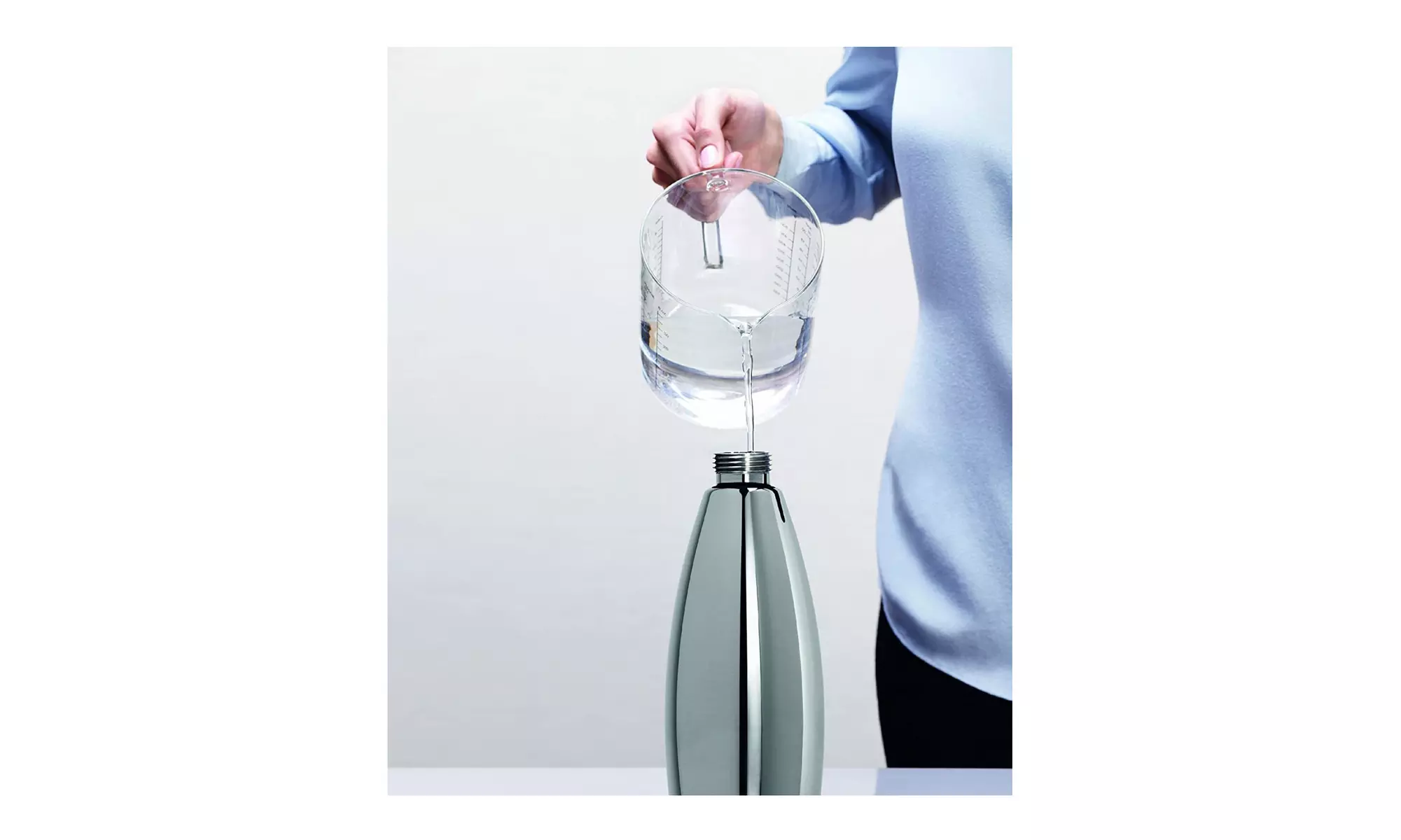 iSi Stainless Steel Soda Siphon (1 Liter) with CO2 Soda Siphon Chargers Bundle - Second Medium