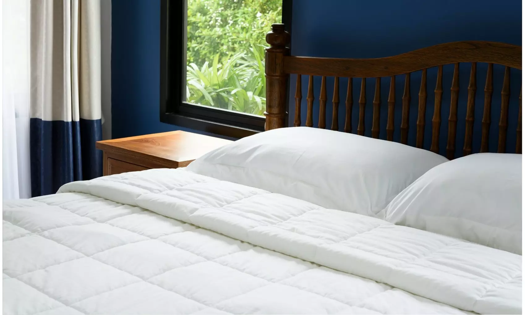 Super Soft Oversized Lightweight White Down Alternative Comforter All Seasons