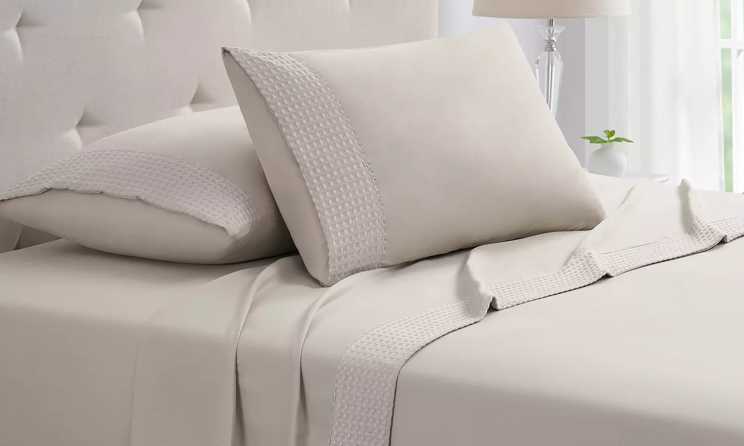 Bamboo 4-Piece 1800 Thread Count luxurious Ultra-soft Waffle Hem Sheet Set - Primary Image