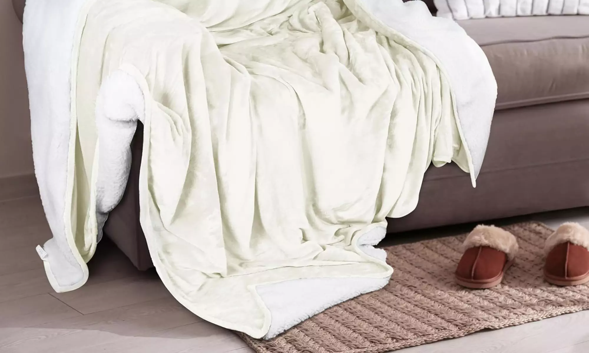 Ultra-Soft Velvet Plush Reversible Sherpa Blanket