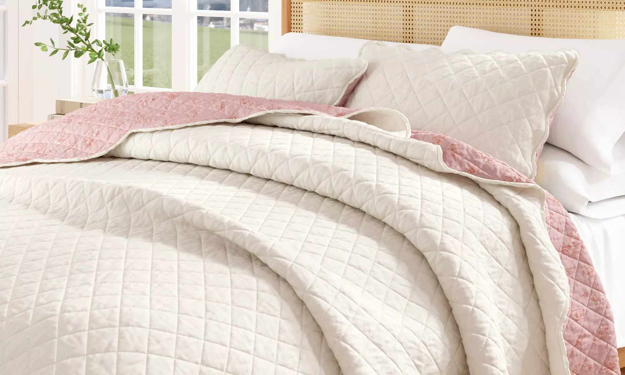 Floral Printed Scalloped Cotton Quilt Set
