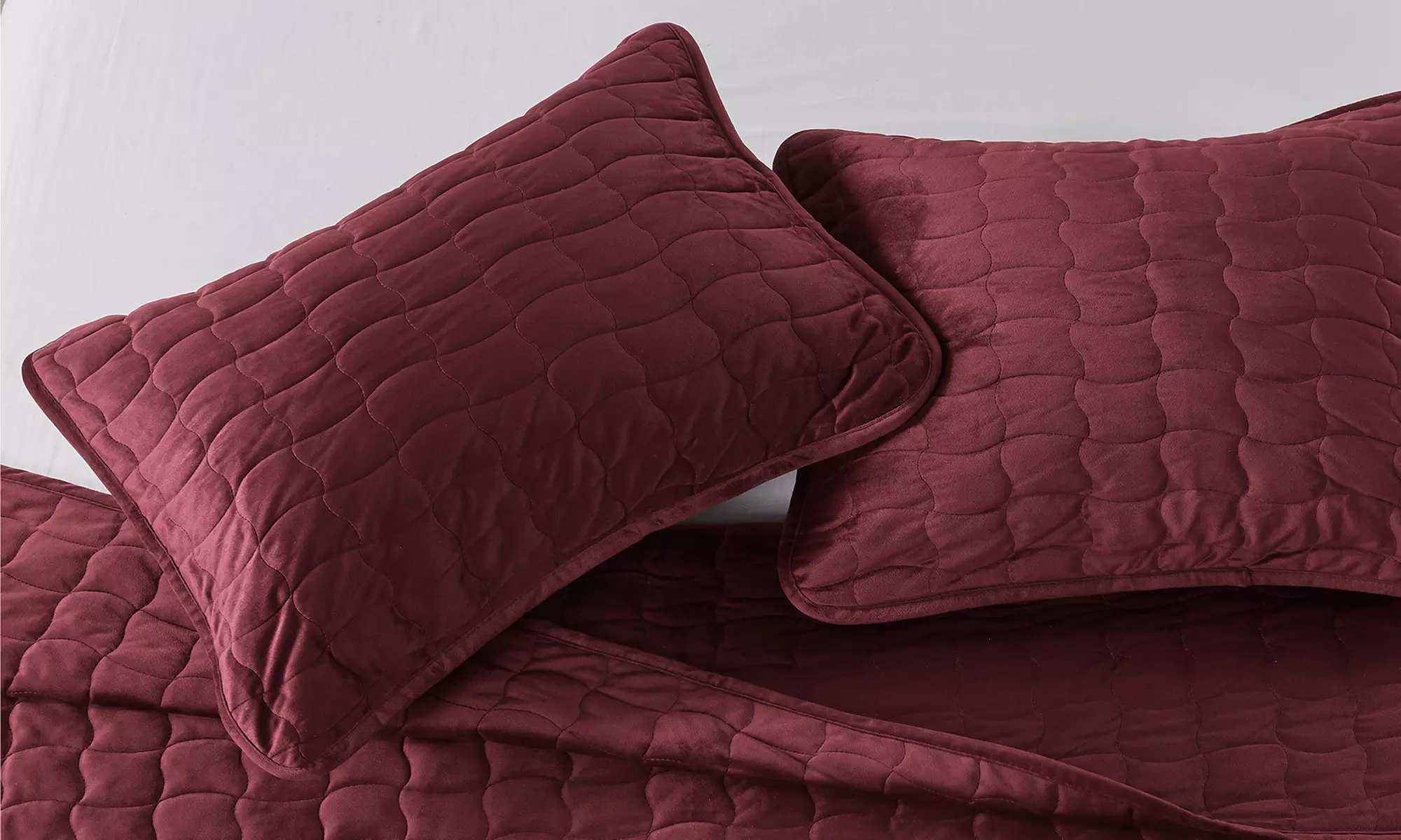 FreshFolds Luxury Velvet Stitched Quilt Set