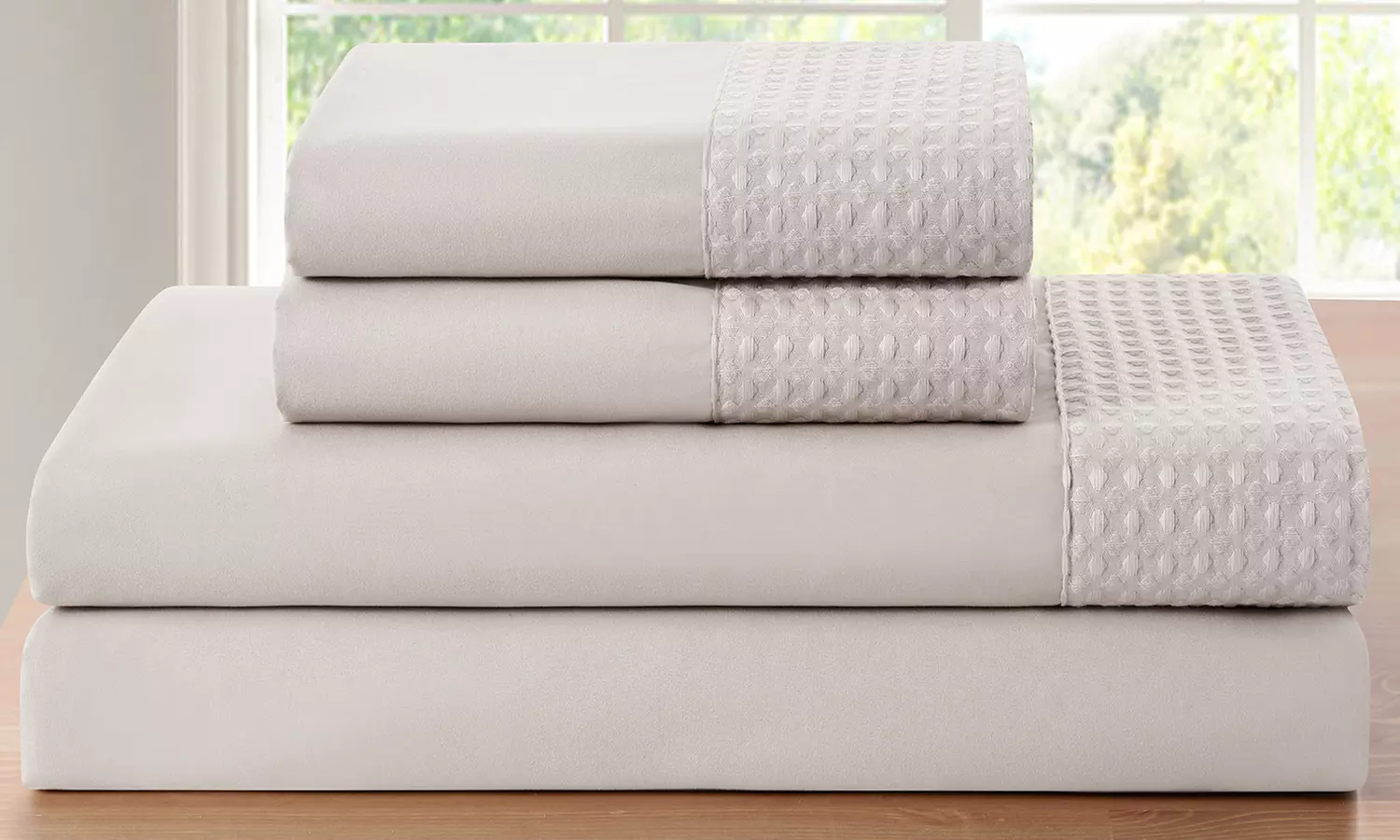 Bamboo 4-Piece 1800 Thread Count luxurious Ultra-soft Waffle Hem Sheet Set