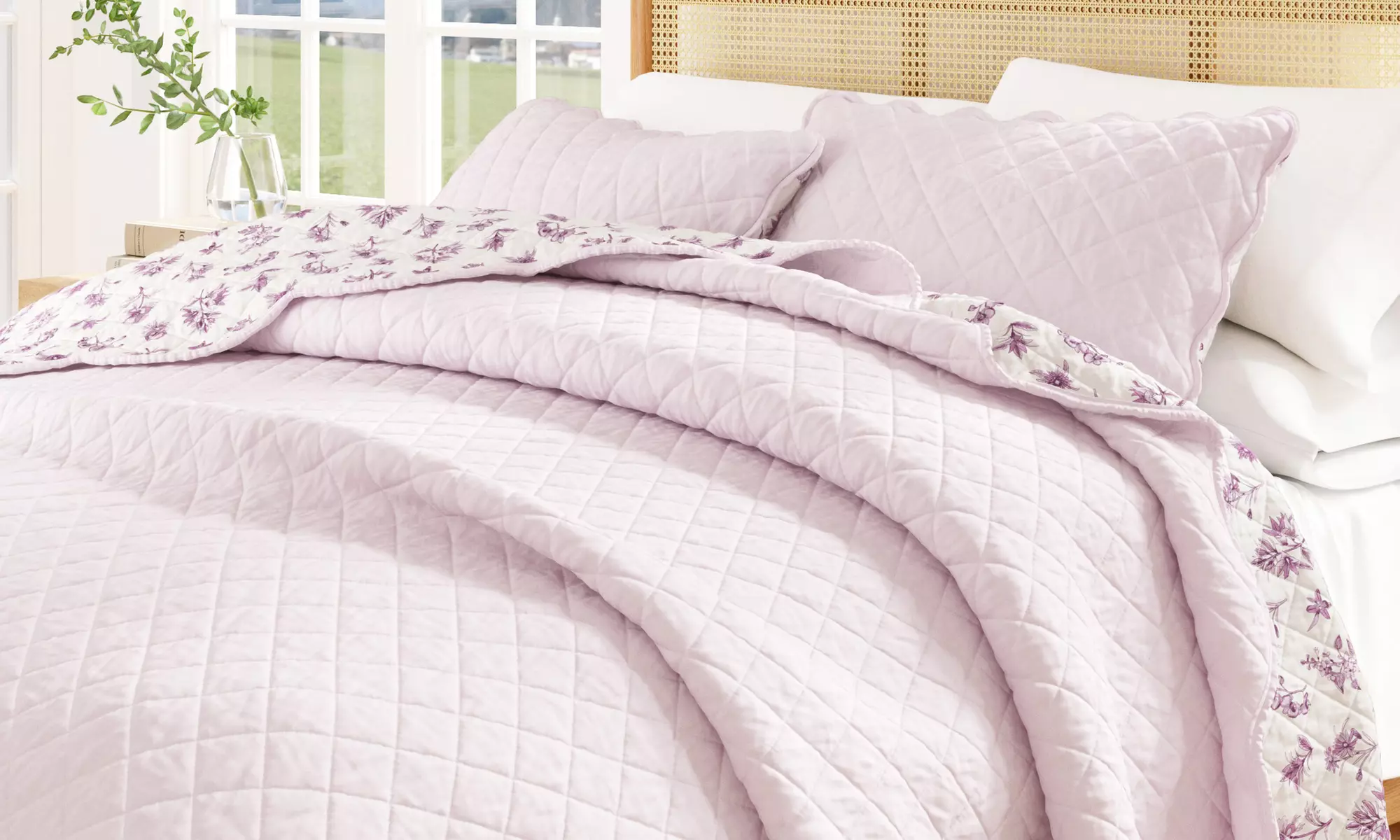 Floral Printed Scalloped Cotton Quilt Set
