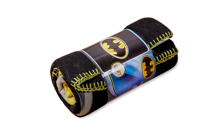 Image 5: DC Comics Batman Emblem Logo Fleece Throw Blanket