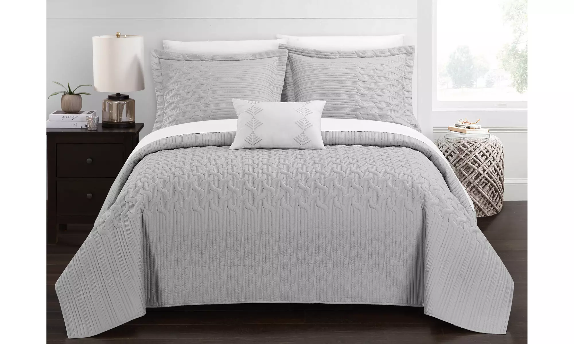 2, 3 or 4 Piece Quilt Cover Set Interlaced Vine Pattern Quilted Bed in a Bag - Primary Image