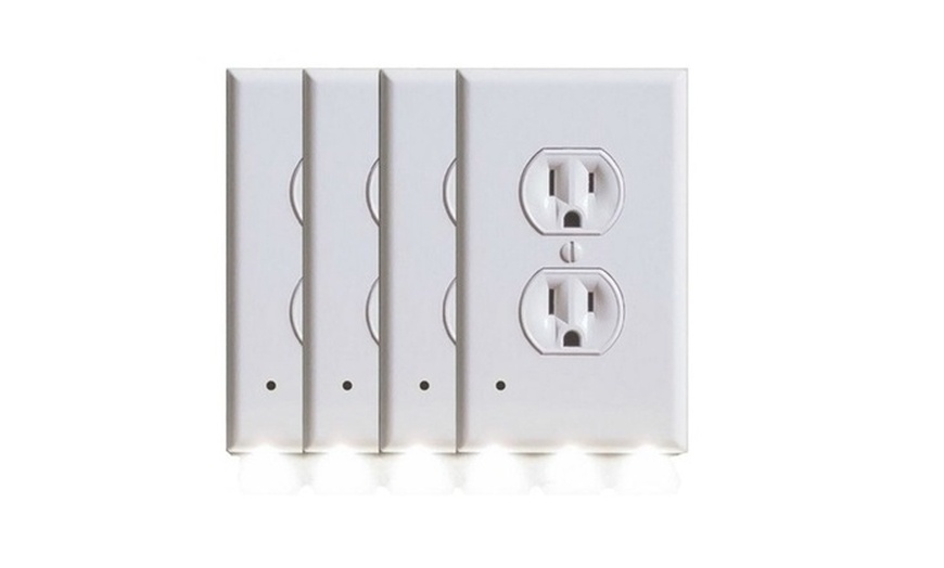 outlet cover with light sensor