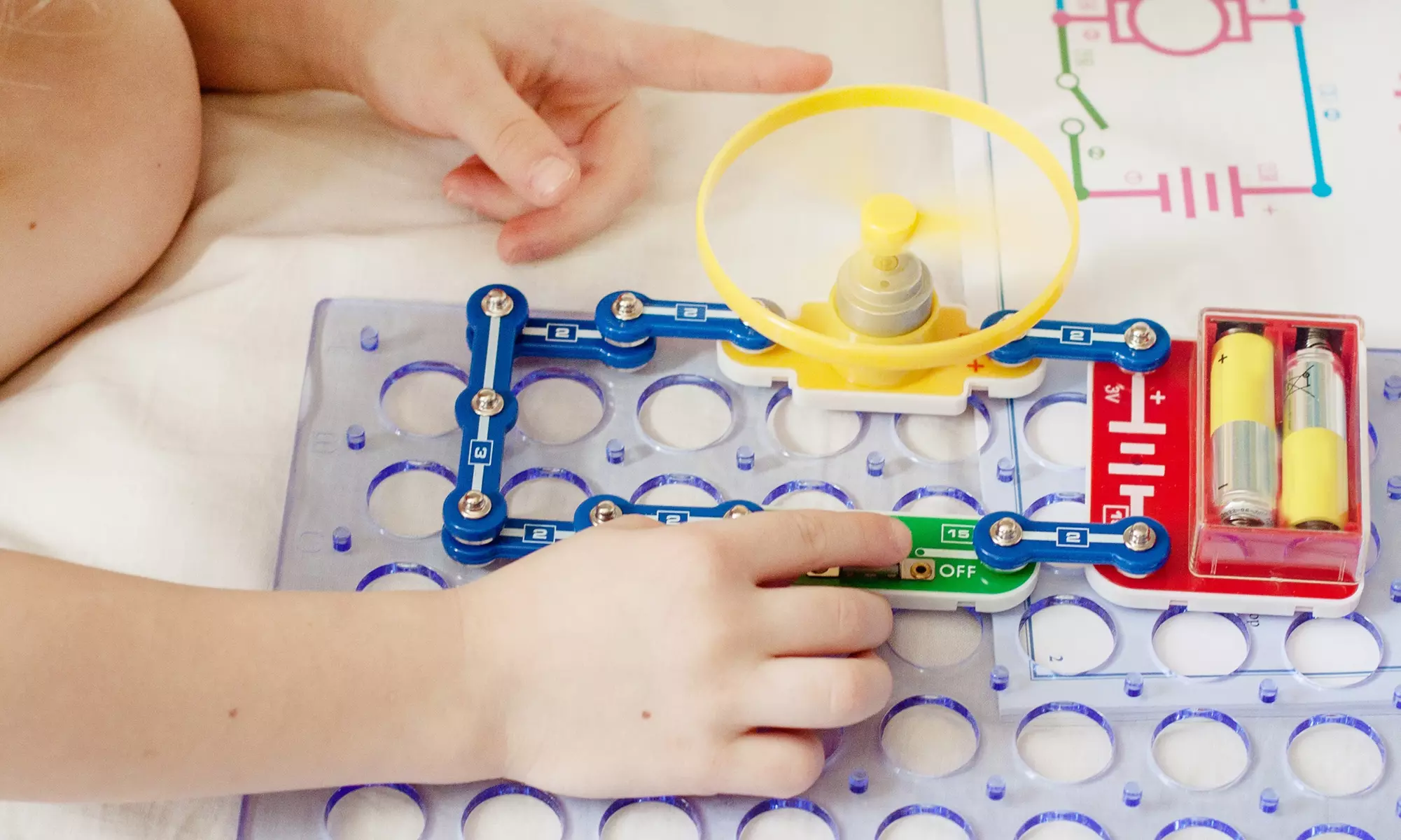 Hey! Play! Kids' Circuit Board Building Kit (23-Piece) - Primary Image