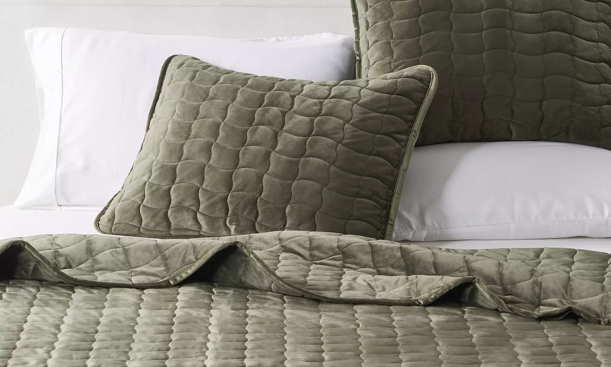 FreshFolds Luxury Velvet Stitched Quilt Set