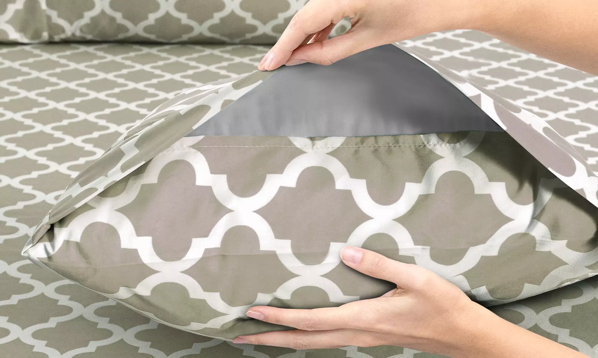 Lux Decor 4pc Deep Pocket Microfiber Printed Bed Sheet Set Quatrefoil Pattern